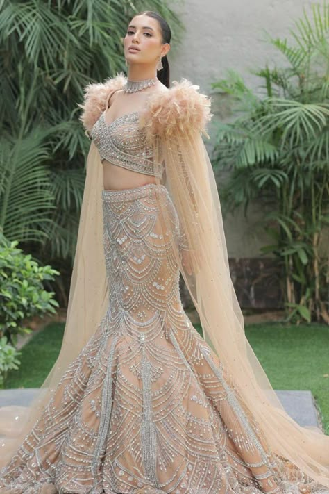 Engagement Dress For Bride, Reception Outfits, Indian Bridesmaid Dresses, Sangeet Outfit, Bridal Lehenga Designs, Reception Outfit, Trendy Outfits Indian, Latest Bridal Lehenga, Wedding Lehenga Designs