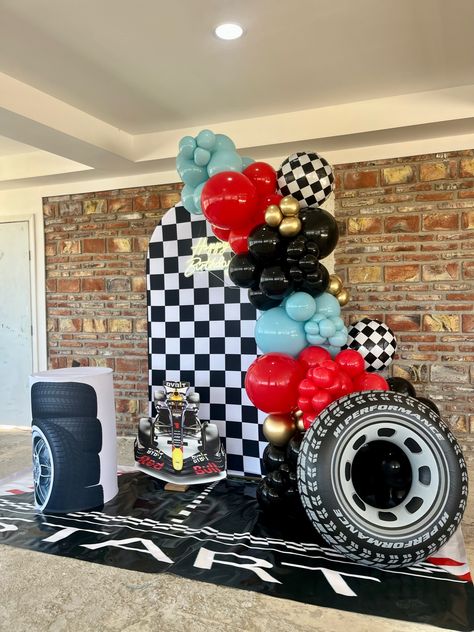 Hot Wheels Balloon Decorations, Go Kart Party, Birthday Nephew, Blaze Party, Hotwheels Birthday Party, Cars Birthday Party Decorations, Cars Birthday Cake, Race Car Themes, 1st Birthday Balloons