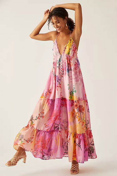 Womens Summer Wardrobe, Summer Long Dress, Boho Floral Maxi Dress, Dress Spaghetti Straps, Spaghetti Strap Maxi Dress, Strap Dresses, Essential Dress, Dress Spaghetti, Long Summer Dresses