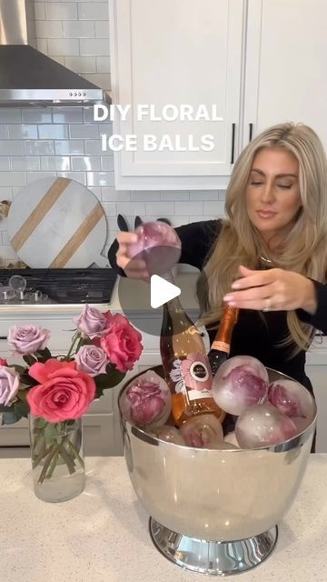 LA’BANG BODY on Instagram: "DIY flower ice balls" Flower Ice Cubes Diy, Floral Ice Balls, Ice Balloons, Frozen Water Balloons, Diy Ice Bucket, Floral Ice Bucket, Floral Ice Cubes, Flower Ice Cubes, Frozen Balloons