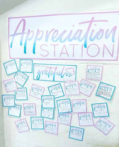 Gratitude Wall Display – Mrs Learning Bee Wall Of Positivity Bulletin Boards, Work Gratitude Board, Boast Board Work, Office Employee Wall, Social Emotional Wall Ideas, Positivity Boards At Work, Staff Positivity Board, Employee Compliment Board, Meet The Team Wall Display