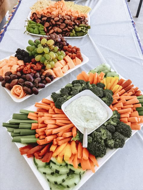 Birthday Veggie Platter Ideas, Easy Party Fruit Tray, Easy Veggie Charcuterie Board, Cheese Fruit And Veggie Display, Fruit Veggie Platter, Vegetable Party Ideas, Meat Cheese Vegetable Charcuterie, Veggie Tray For Wedding Receptions, Veggie Table Display