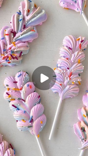 Valentines Meringues, Meringue Cookie Recipe, Meringue Cookie, Wilton Cake Decorating, Icing Colors, Wilton Cakes, Cookie Pops, Lollipop Sticks, Meringue Cookies