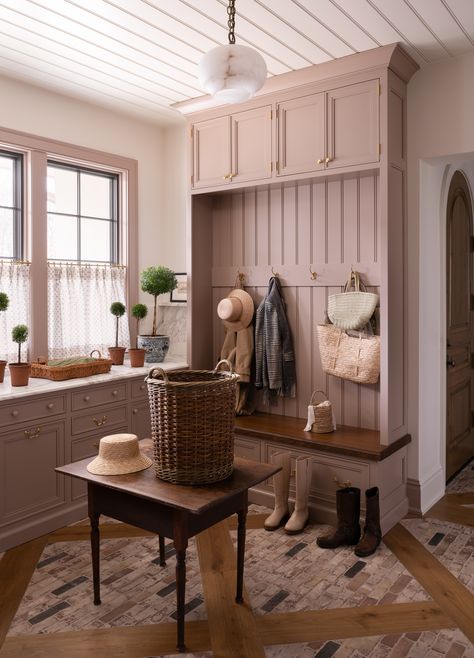 Often pulling double duty as the main point of entry, an organized mudroom paves the way to a clutter-free home. Smart storage strategies enhance a room's overall function. From layout to laundry, these Experts will make the most of this hard-working space. 1920s Craftsman Bungalows, Organized Mudroom, 1920s Craftsman, Entry Organization, Functional Mudroom, Mudroom Cabinets, Entry Storage, Mudroom Entryway, Main Point