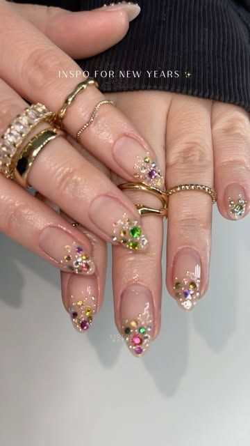 Victoria Natdha | Nail Artist on Instagram: "Save this design as NYE inspo ✨ 
(I had this design last new years, it was amazinggg - want them again 😮‍💨)
—————————————————————————
ad/ @omnialuxeofficial products used:

• Red Flame Crystals 
• Rainbow Crystals
• Champagne Crystals
• Green Flame Crystals

Shop all from @omnialuxeofficial 
—————————————————————————
#omnialuxe #naglarstockholm #thenailconnection #nailjunkie #thenailbabe #nailtop #nokti #unhas #nailproducts #nailsupplies #bossnails #nailart #nailartvideo #nailarttutorial #nailtutorial #nailart #crystalnails #goldglitternails #babenails #nailproducts #xmasnails #fallnails #nyenaildesign #nyenails #newyearsnails #goldglitter #crystaltips #nyenails #newyearsnaildesigb #autumnnails #glittermixes #silvernails #glitterfrench" Aura Nails With Gems, Nails With Gems, Bedazzled Nails, Crystals Shop, Nye Nails, Crystals Green, Acrylic Nails Nude, New Years Nail Designs, Aura Nails