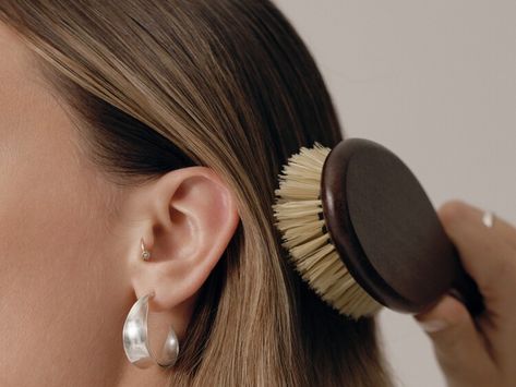 13 Best Boar-Bristle Brushes to Smooth and Detangle Hair — Vogue Boar Bristle Brush Benefits, Boar Hair Brush, Hotel Photoshoot, Boar Bristle Hair Brush, Detangle Hair, Boar Bristle Brush, Wet Brush, Bristle Brush, Hair Detangler