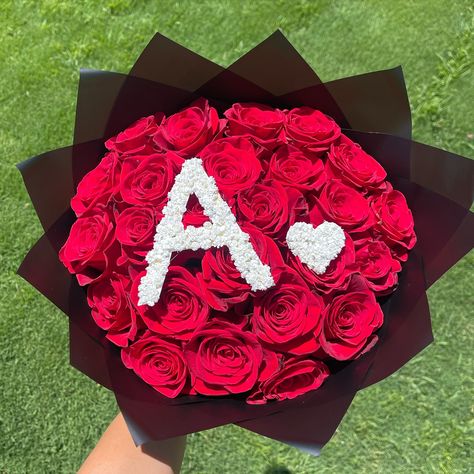 Initial bouquets are so cute! Dm to place your orders! @lilyyscreations 🤍🌹 Initial Bouquet, Birthday Gifts For Guys, Black Flowers Wallpaper, Luxury Bouquet, Dream Proposal, Quinceanera Planning, Giving Flowers, Luxury Flower Bouquets, Bouquet Roses