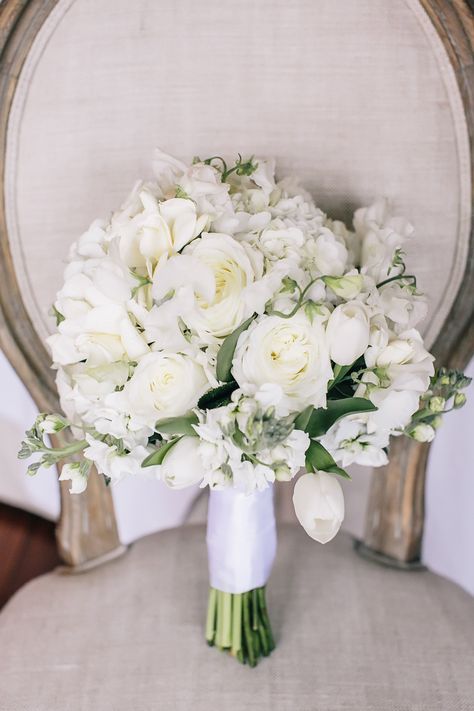 Flower Gazebo, Bride Bouquets White, Brides Flowers Bouquet, Simple Wedding Bouquets, Bridesmaid Bouquet White, White Flower Bouquet, White Wedding Theme, Bridal Bouquet Flowers, White Bridal Bouquet