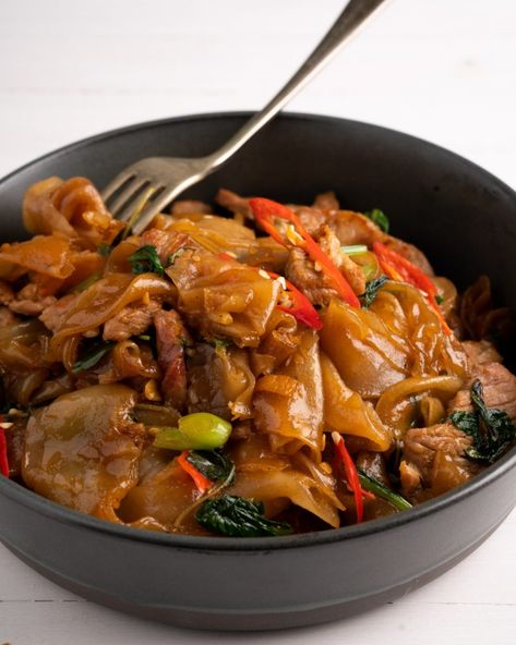 Pork Belly Drunken Noodles - Marion's Kitchen Marion Grasby Recipes, Thai Drunken Noodles, Marions Kitchen, Food Vendor, Marion's Kitchen, Chinese Bbq Pork, Pork Noodles, Drunken Noodles, Asian Meals