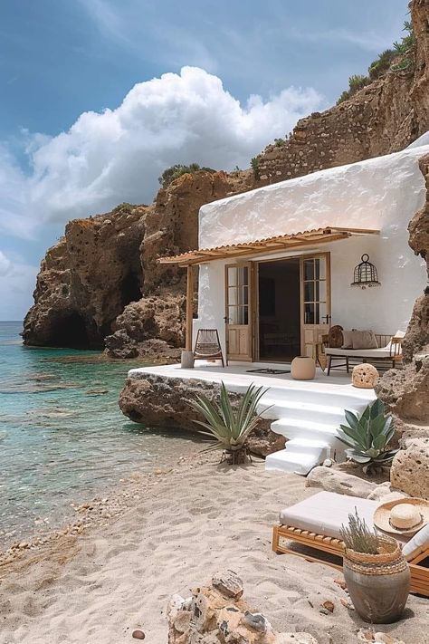 Beach House Outside, Beach House Porch, Lake Houses Exterior, Mediterranean Living, Beachfront House, Mediterranean Style Homes, Dream Beach Houses, Greek House, Hacienda Style