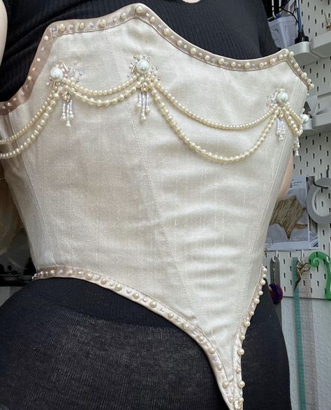 Corset With Beads, Seashell Corset, Corset With Pearls, Haute Couture Corset, Pearls Corset, Pearl Corset Top, Types Of Corsets, Baroque Corset, Fancy Corset