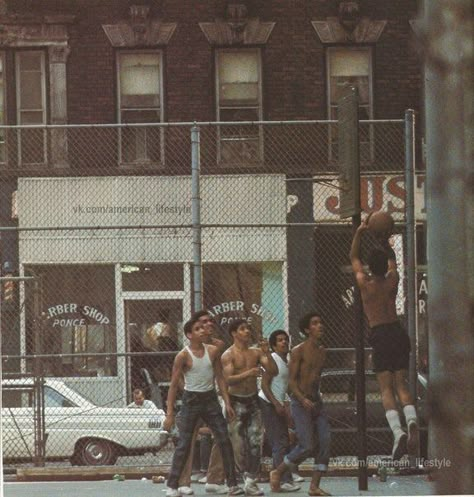 New York Basketball, Spanish Harlem, Street Basketball, Hoop Dreams, Basketball Photography, New York Aesthetic, Basketball Pictures, Charles Bukowski, Street Culture