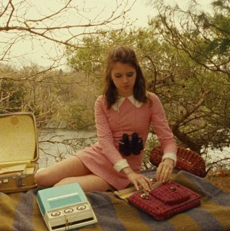 Moonrise Kingdom Suzy Bishop, Wes Anderson Characters, West Anderson, Wes Anderson Aesthetic, Anderson Aesthetic, Kara Hayward, Wes Anderson Style, Requiem For A Dream, Wes Anderson Movies