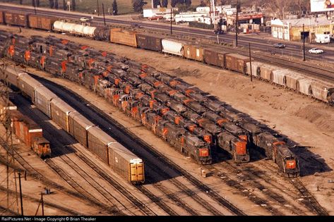 southern pacific railroad yard los angeles, ca 1960's | Locomotive Details Train Artwork, Model Trains Ho Scale, Road Pics, Car Leasing, Box Cars, Northern Nevada, Train Decor, Railroad Art, Holiday Train