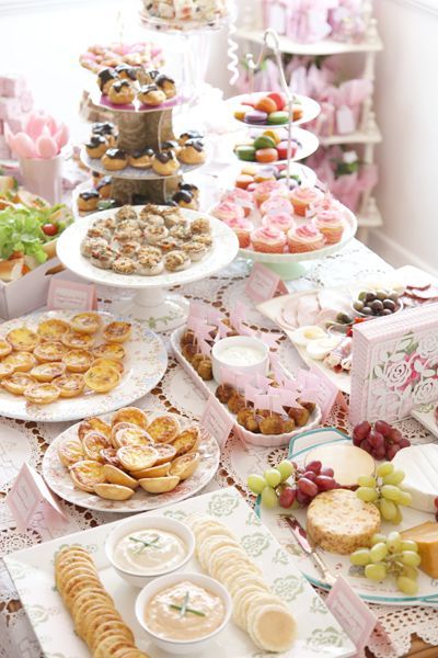 French Baby Shower Food, Baby Shower Brunch Food, French Baby Shower, High Tea Food, Baby Shower Tea Party, Food Set Up, Baby Shower Food Ideas, Shower Food Ideas, English Tea Party