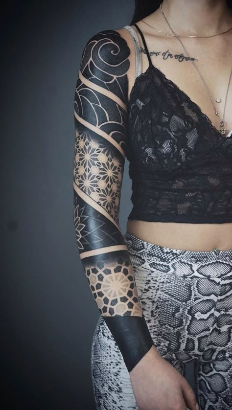 Voll Arm-tattoos, Mangas Tattoo, 10 Tattoo, Solid Black Tattoo, Geometric Sleeve Tattoo, Blackout Tattoo, Full Arm Tattoos, Muster Tattoos, Intricate Tattoo