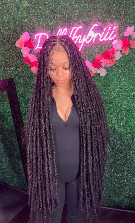 Knotless Faux Locs, Infinity Locs, Boho Curls, Boho Locs, Braided Hairstyles For Black Women Cornrows, Black Ponytail Hairstyles, Faux Locs Hairstyles, Instagram Baddie, Box Braids Hairstyles For Black Women