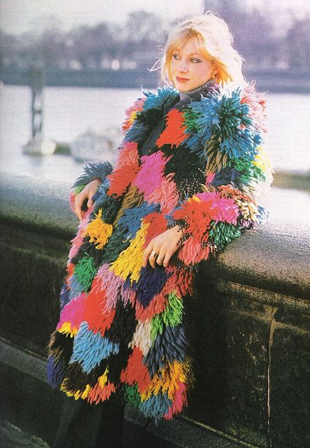 Fringe Clothing Fashion, Clothes With Fringe, 70s Knitwear, Muppets Vintage, Yarn Jacket, Crazy Clothes, Yarn Fashion, Crochet Base, Patchwork Crochet