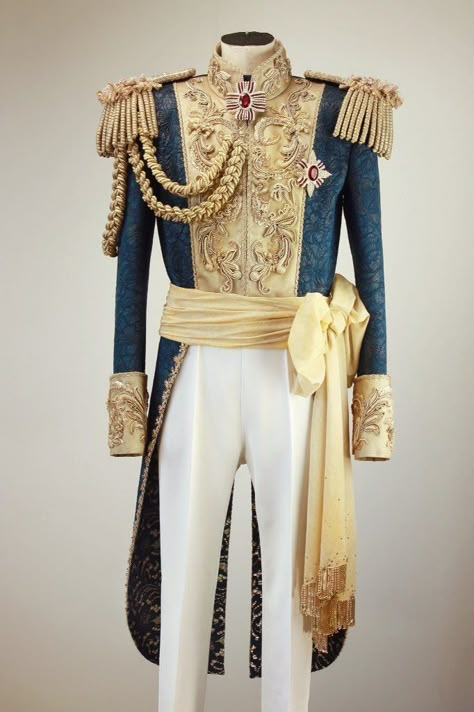 Peacefulworld — Oscar and Andre ‘s uniforms from Rose of... Masquerade Tuxedo, Cloth Inspiration, Prince Clothes, Don Pedro, Royal Clothes, King Outfit, Rose Of Versailles, Lady Oscar, Royal Clothing