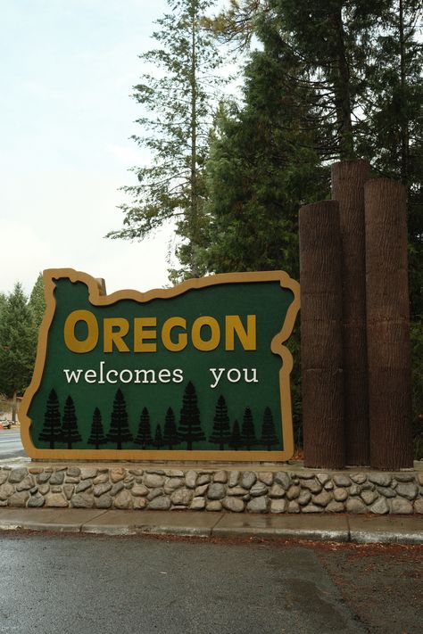 oregon, oregon coast, oregon sign, road trip, roadtrip, nature, coast, pacific coast, pnw, pacific northwest, photography, oregon photography Oregon Welcome Sign, Pacific Road Trip, Welcome To Oregon Sign, Road Trip Sign, Oregon Vision Board, Aesthetic Oregon Pictures, Travel Aesthetic Oregon, Corvallis Oregon Aesthetic, Oregon Travel Aesthetic