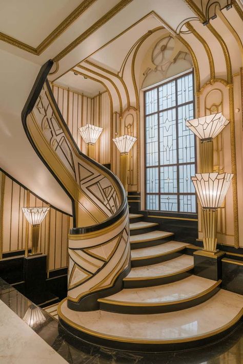 Best Art Deco Interiors to Inspire Your Next Home Makeover (List) ** - Fabricerie Art Deco Interior Design 1920, Art Deco Furniture 1920s, Art Deco Interior 1920s, Art Deco Staircase, Art Deco Stairs, Stairway Art, Deco Fireplace, Neo Art Deco, Art Deco Lounge