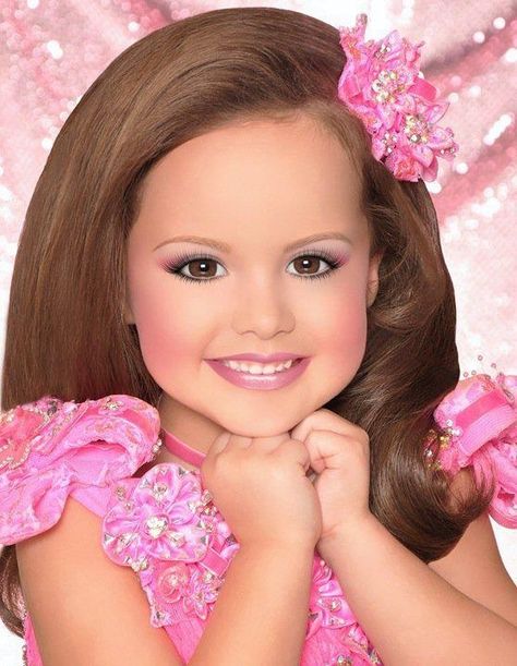 T photos glitz - toddlers-and-tiaras Photo Glitz Pageant Photos, Toddlers In Tiaras, Pageant Hairstyles, Pageant Mom, Pro Pic, Pageant Headshots, Glitz Pageant, Toddlers And Tiaras, Pageant Hair