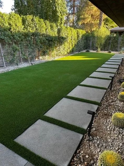 Astroturf Courtyard, Turf In Front Yard, Turf Design Ideas, Turf Side Yard, Patio Turf Ideas, Turf Pathway, Front Yard Turf Landscaping Ideas, Astro Turf Garden Ideas, Turf Front Yard Ideas