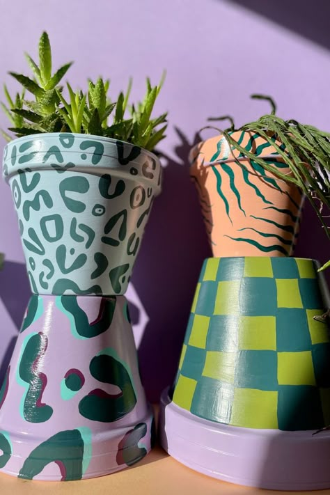 patterned plant pots Plant Holder Painting Ideas, Colourful Pots For Plants, Garden Pot Painting Ideas, Colourful Plant Pots, Decorating Pots For Plants, Painted Plant Pot Ideas, Plant Pot Designs Paint, Funky Plant Pots, Cute Plant Pot Designs