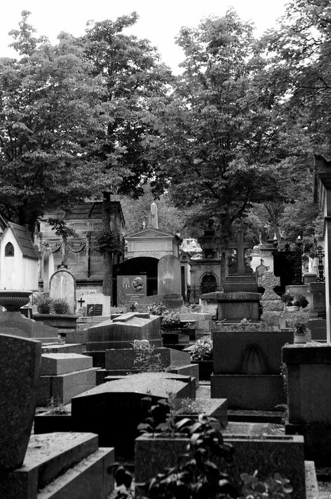 Cimetière du Père Lachaise Graveyard, Paris, Road, Art