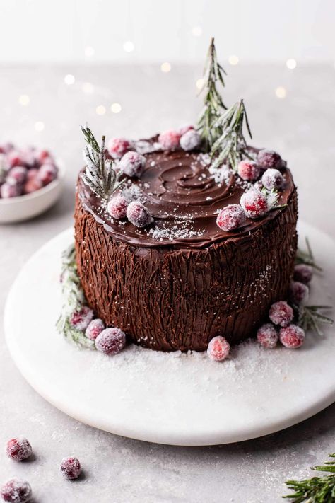 Chocolate Woodland Cake, Yule Stump Cake, French Yule Log Cake, Chocolate Christmas Cake Recipes, Bouche Noel Cake, Christmas Cake Ideas 2024, Yule Log Ice Cream Cake, Chocolate Cake Decoration Christmas, Christmas Cakes Chocolate