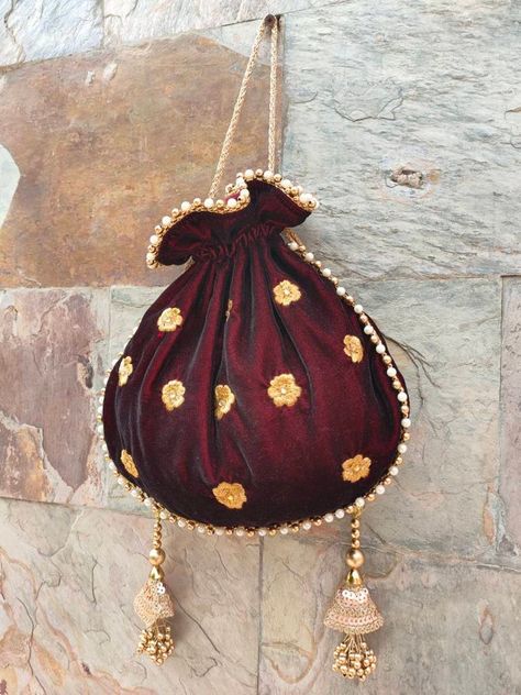 Hand Purse For Women, Wedding Gifts Indian, Purse For Wedding, Indian Wedding Gifts, Purse Design, Hand Purse, Anarkali Lehenga, Indian Gifts, Potli Bag