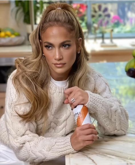 Curtain Bangs Jennifer Lopez, Jlo Honey Blonde Hair, Jennifer Lopez Blonde Hair, Jennifer Lopez Black Hair, Jlo Hair Brown, Jlo Long Hair, Beyonce Hair Color Blonde, Jennifer Lopez Hair Color Honey Caramel, Jenifer Lopez Hair Color