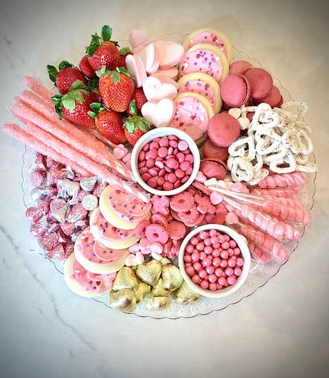 Pink Party Foods, Valentines Party Food, Galentines Day Ideas, Pink Snacks, Galentines Party, Charcuterie Inspiration, Sleepover Food, Snack Board, Party Food Platters