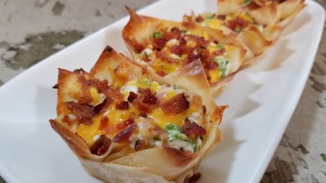 Jalapeno Popper Wonton Cups Jalapeno Wonton Poppers, Christmas Dinner Desserts, The Best Appetizers, Wonton Cups, Recipes For Appetizers, Breakfast Burger, Jalapeno Popper, Random Recipes, Jalapeno Poppers