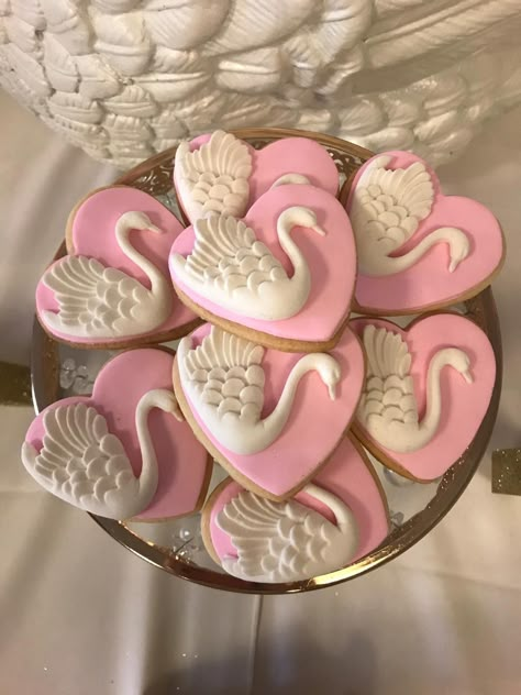 Sleeping Beauty Bridal Shower Ideas, Swan Biscuits, Swan Lake Theme Party, Swan Cupcakes, Swan Cookies, Swan Lake Party, Duchess Swan, Swan Birthday, Swan Party