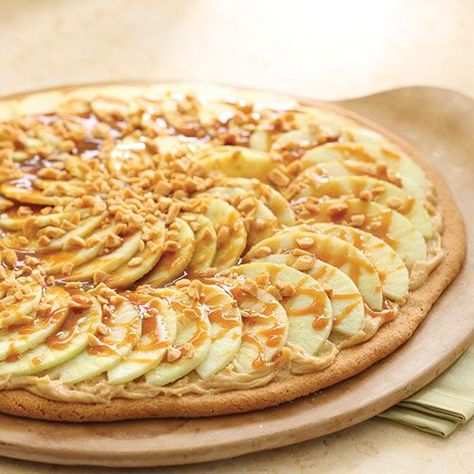 Taffy Apple Pizza, Pampered Chef Desserts, Crescent Rings, Chef Desserts, Top Desserts, Taffy Apple, Apple Pizza, Pizza Dessert, Pizza Vegana