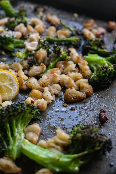 Roasted Broccoli and White Beans Roasted Dinner, Broccoli Roasted, White Bean Recipes, Beans Vegetable, Recipe For Breakfast, Vegetarian Breakfast Recipes, Roasted Broccoli, Vegetarian Recipe, White Bean