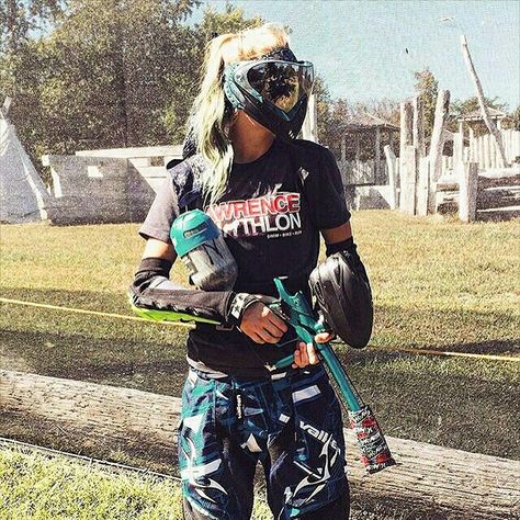 Paintball Photoshoot, Paint Balling Outfit, Paint Ball Aesthetic, Paintball Aesthetic, Paintball Outfit, Paintball Girl, Paintballing Outfit, Fortnite Aesthetic, Outdoor Activities For Adults