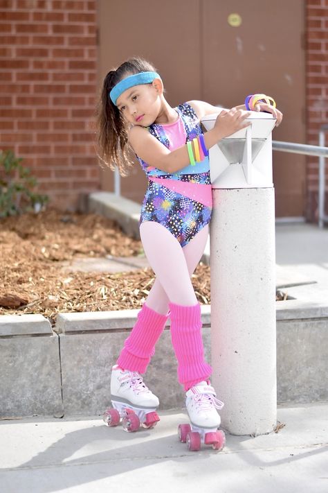 80 Skate Party Outfit, 80s Roller Skate Party, 80s Skating Outfit, Roller Skate Theme Birthday Party, Barbie Roller Skate Party, Girls Roller Skate Birthday Party, Roller Skate Party Ideas Girl Birthday, Barbie Skate Party, Girl Skater Outfits