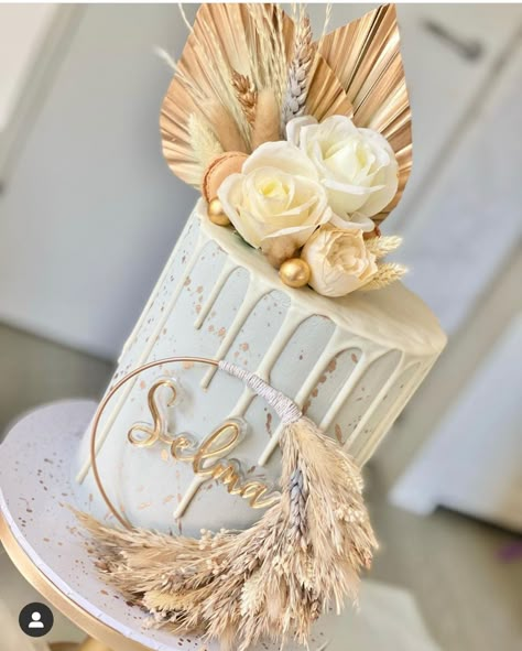 Boho Birthday Cake Sweet 16, Boho Theme Birthday Party For Women, Boho Birthday Cake For Women, Golden Birthday Cake For Women, Bohemian Birthday Cake, Feather Birthday Cake, Boho Cake Ideas Birthday, Boho Cake Design, Boho Theme Cake