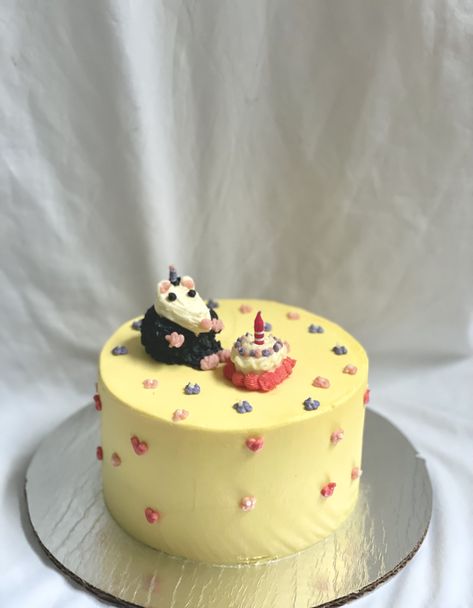 Rat Cakes Birthday, Cute Lemon Cake, Silly Birthday Cake, Possum Cake, Cute Birthday Cake Ideas, Cute Cat Cake, Silly Cakes, Capybara Cake, Cute Cake Ideas