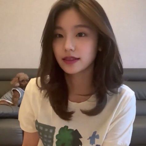 Kpop Short Hair, Hair Color Underneath, Hair Style Korea, Layered Haircuts For Medium Hair, Kpop Hair, Shot Hair Styles, Girl Haircuts, Haircuts Straight Hair, Haircuts For Medium Hair