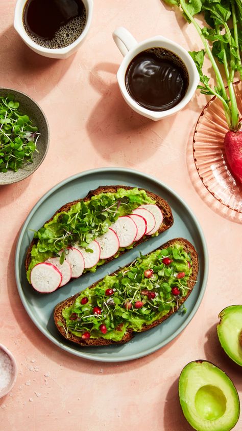 Avocado toast with microgreens Spring Food Photography, Food Stop Motion, Pizza Baguette, Gif Food, Creative Food Photography, Food Gifs, Beverage Photography, Food Photoshoot, La Food