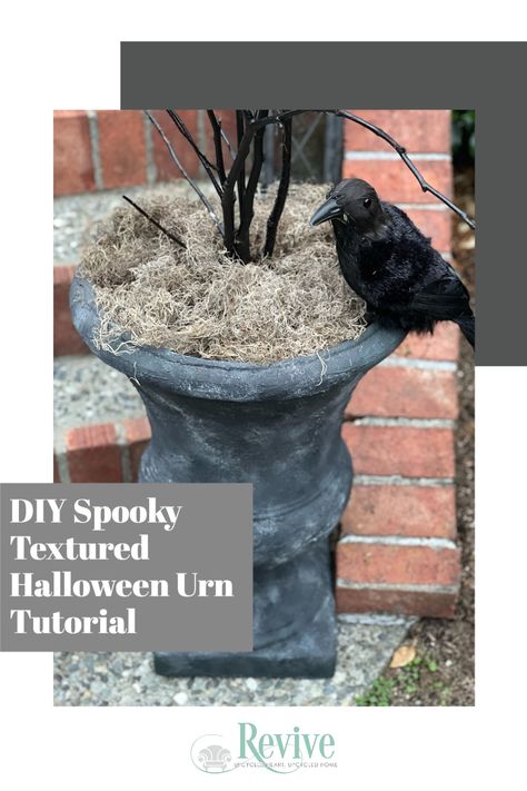 Halloween Urn Planter Ideas, Easy Diy Halloween Decor, Diy Halloween Porch, Diy Witches, Diy Halloween Tree, Diy Planters Pots, Haloween Decor, Easy Diy Halloween Decorations, Amy Howard