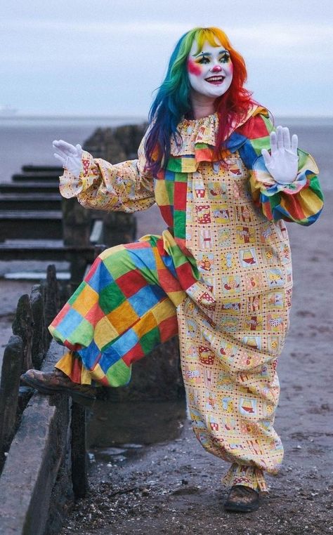 Clown Shirt Diy, Handmade Clown Costume, Silly Clown Costume, Red Clown Outfit, Classic Clown Costume, Colorful Clown Costumes, Colorful Clown Outfit, Vintage Clown Outfit, Victorian Clown Costume