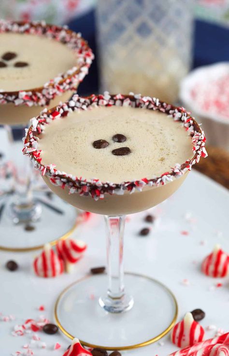 Peppermint Mocha Espresso Martini Recipe Chocolate Peppermint Espresso Martini, Chocolate Candy Cane Martini, Candy Cane Espresso Martini, Christmas Dessert Martini, Hot Chocolate Espresso Martini, Holiday Espresso Drinks, Peppermint Mocha Martini Recipe, Holiday Espresso Martini Recipe, Peppermint Rimmed Drinks