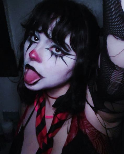 Clowning around #clown #clowngirl #clowngirls Clown Girl Aesthetic, Clown Goth Makeup, Clown Makeup Pretty, Emo Clown, Clowns Makeup, Hot Clown, Goth Clown, Emo Night, Pretty Makeup Ideas