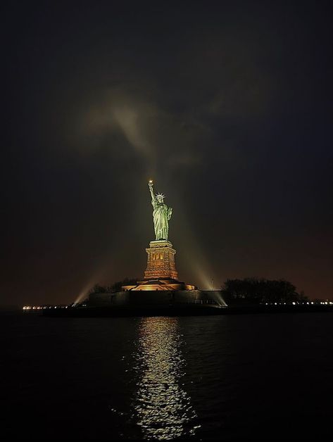 New York New Years, Nyc City Aesthetic, New York Aesthetic Night, Nyc In Winter, New York At Night, Liberty Island, New York City Aesthetic, Nyc Baby, New York Night