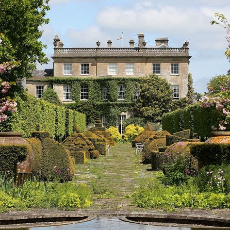 Highgrove Garden, British Gardens, Highgrove House, Camilla Queen, English Architecture, Cook Dinner, Open Plan Living Room, King Charles Iii, Celebrity Homes