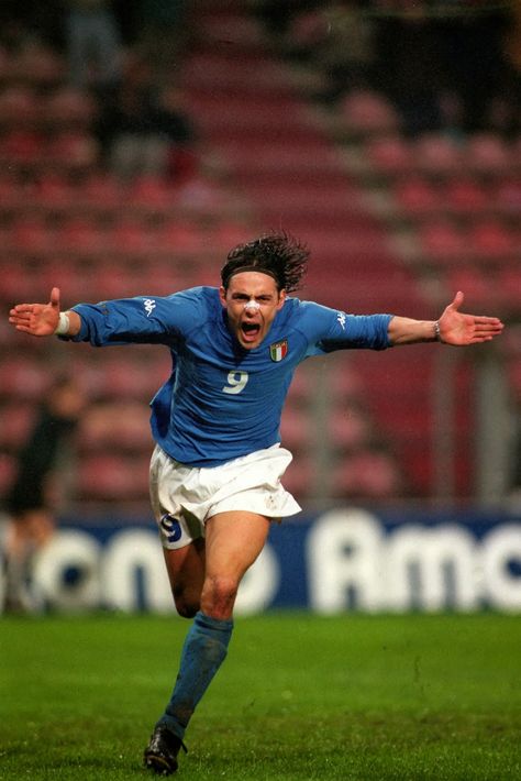 Filippo Inzaghi Inzaghi Wallpaper, Filippo Inzaghi, Football Celebrations, Milan Football, Ultras Football, Soccer Legends, Legends Football, Italian Football, Vintage Football Shirts